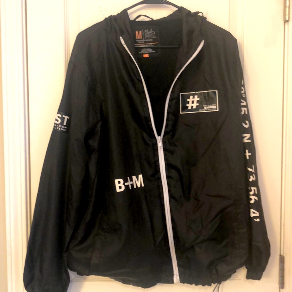 Unisex black lined windbreaker size M 100% polyester, some pilling on the B hood